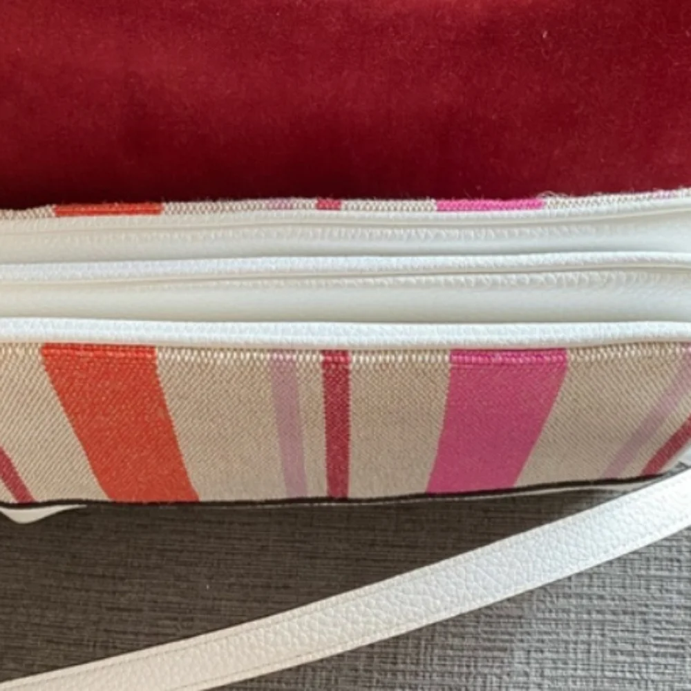 KATE SPADE NEW YORK LEILA Triple Gusseted Cross Body Bag